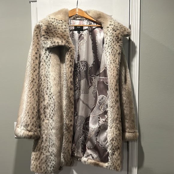 Dennis Basso Faux Fur - Picture 2 of 7